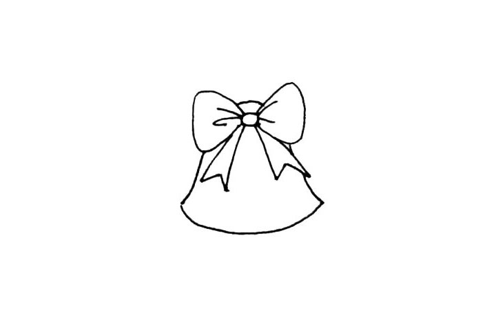 步骤4：画铃铛的主体，画上半个椭圆形，注意往下要向外扩一些，并用一条弧线连起来。