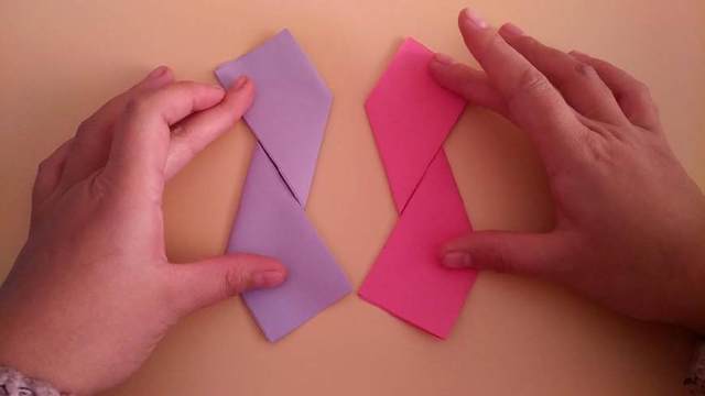 步骤9：下面还是重复一样的步骤，但是注意不同的是紫色和玫红色的方向是相反的