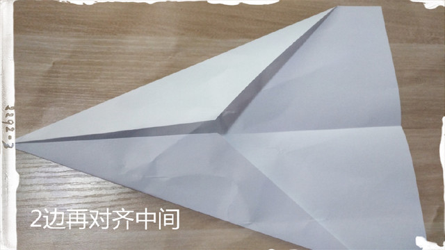 步骤3：接着上一步2边再往中间对折