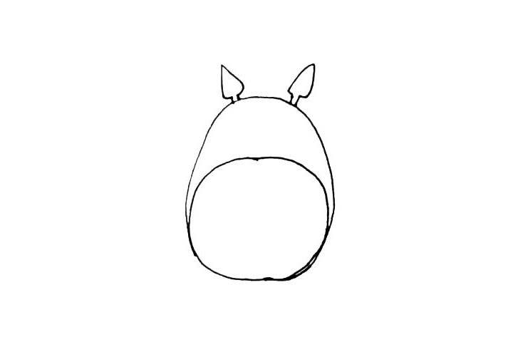 步骤2：在里面靠下的地方，画上一个圆形做它的肚皮，头上还要画上两个三角形的模样用小竖线和头连起来。