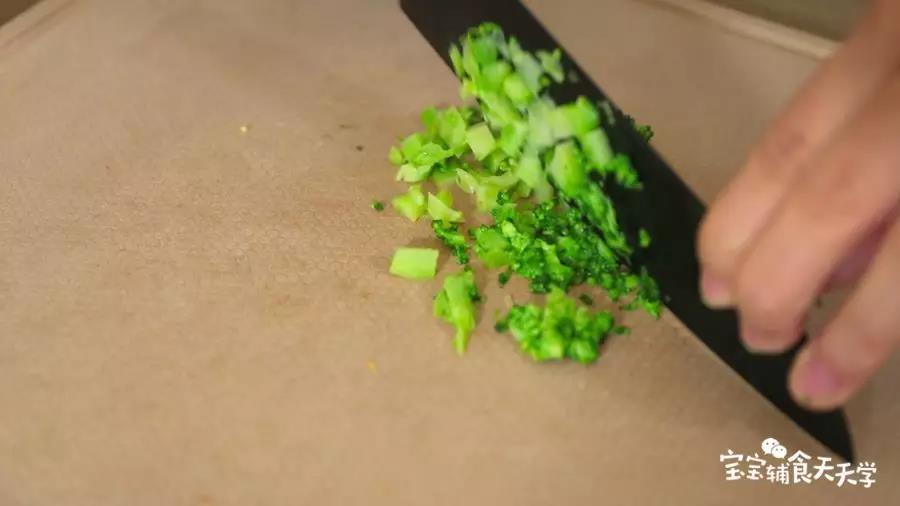 第4步：西兰花切碎