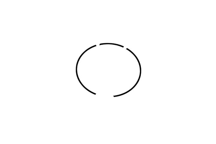 步骤1：画一个椭圆形的脑袋，注意三个空等会画小兔子的耳朵和身体，线条不要全部连接起来了。