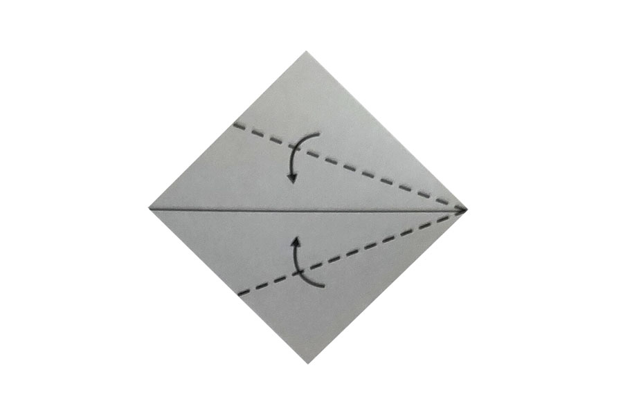 步骤2：沿谷线折叠。