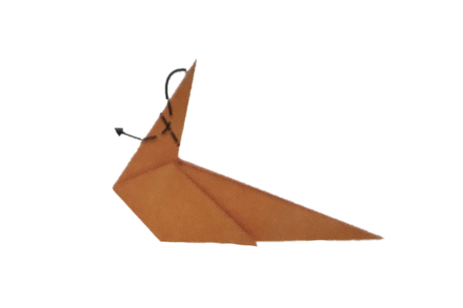 步骤7：沿峰线向内翻折。