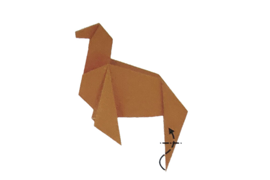 步骤13：沿峰线向内翻折。