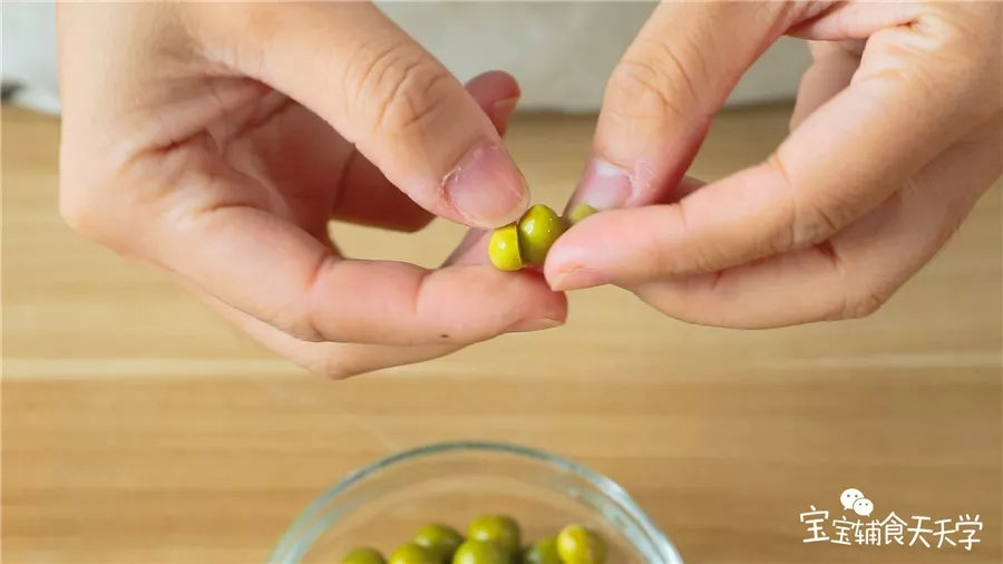 熟豌豆剥皮