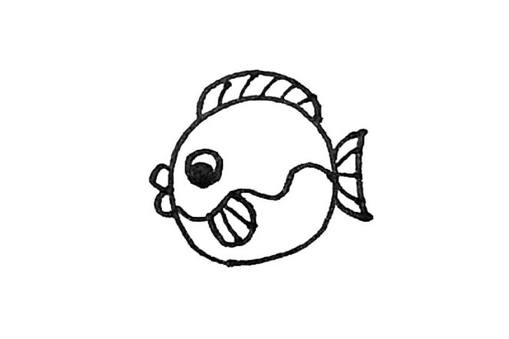 步骤5：再用短弧线画出里面的纹路。