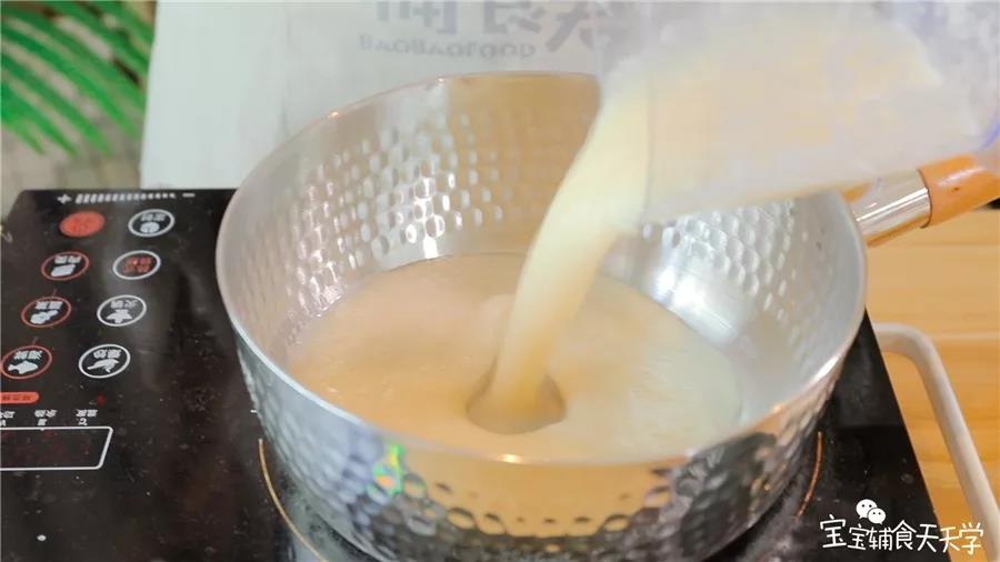 第5步：倒进锅里，小火加热