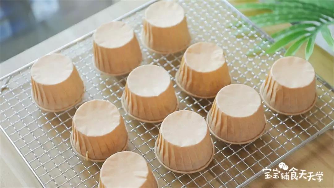 蛋糕出炉后倒扣放凉