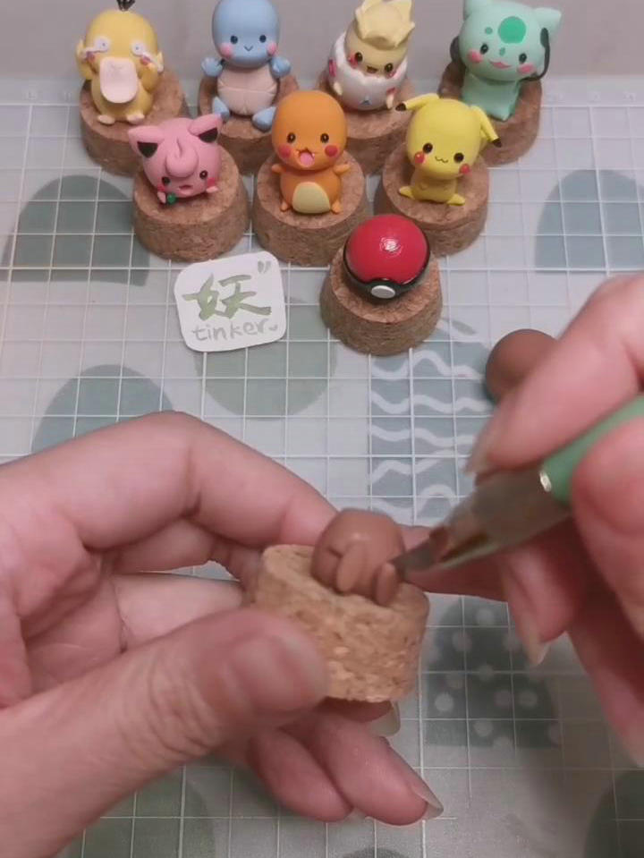 步骤6：做出伊布的两只脚