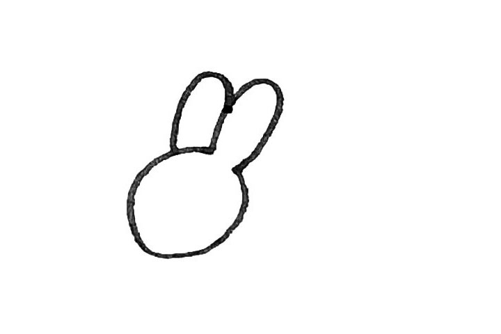 步骤2：在缺口处画上长条的椭圆形作为耳朵，要画上两个。