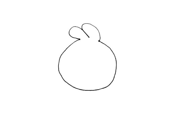 步骤2：在缺口处画上两个椭圆，当做它头上的羽毛。