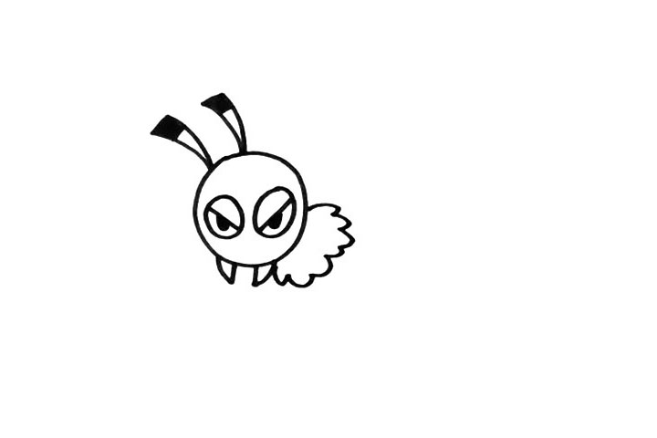 步骤2：以圆形为基础，画出它的触角、眼睛、口器，眼神要画的凶狠一点。