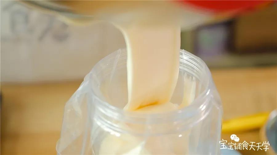 面糊倒入裱花袋中