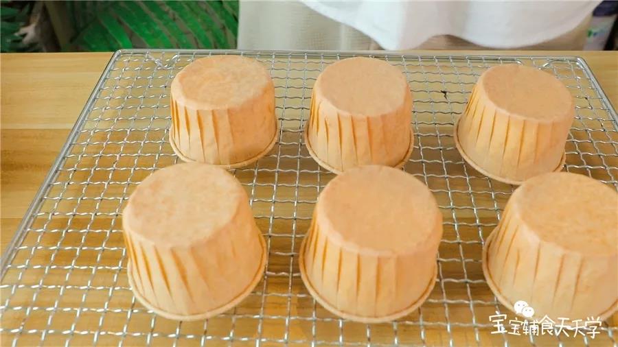 烤箱预热120度烤35分钟，转150度烤10分钟，取出倒扣晾凉即可