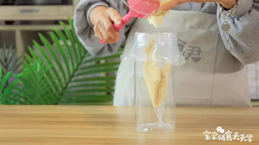 第7步：面糊倒入裱花袋