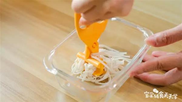 第12步：捞出藕粉面剪碎