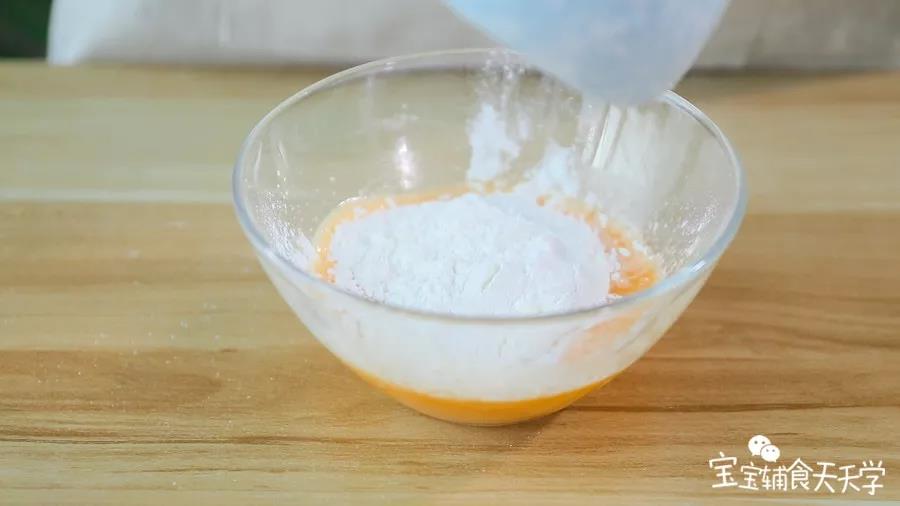 橘子汁中倒入藕粉和玉米淀粉