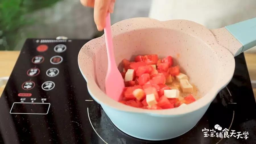 倒入豆腐、番茄粒翻炒