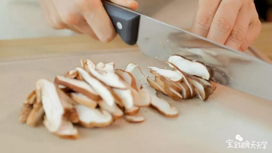香菇切薄片