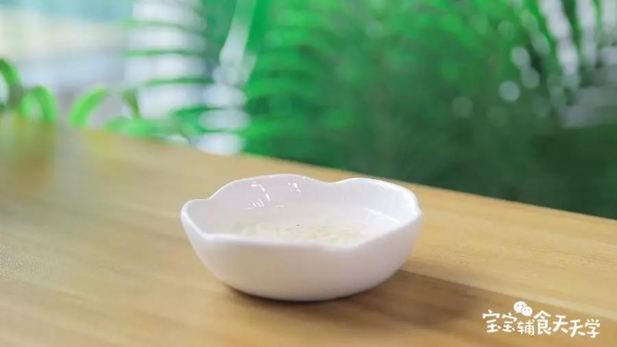 银鱼浸泡约30分钟