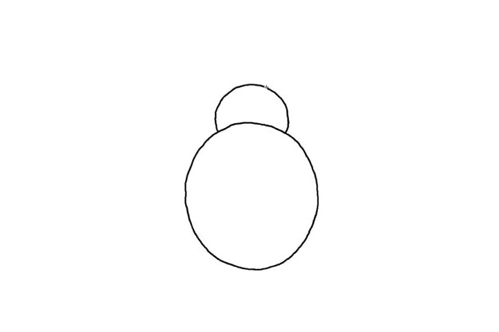 步骤1：先画七星瓢虫的身体，一个大大的椭圆形，上面是它的头，画一个半圆连接起来。