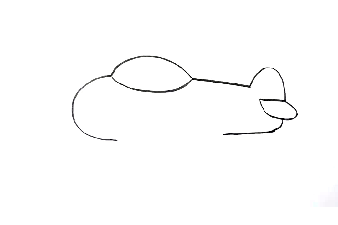 步骤3：再画出尾翼，下方留出一个缺口，尾翼相比前面，要小上许多，整体看上去越来越瘦。