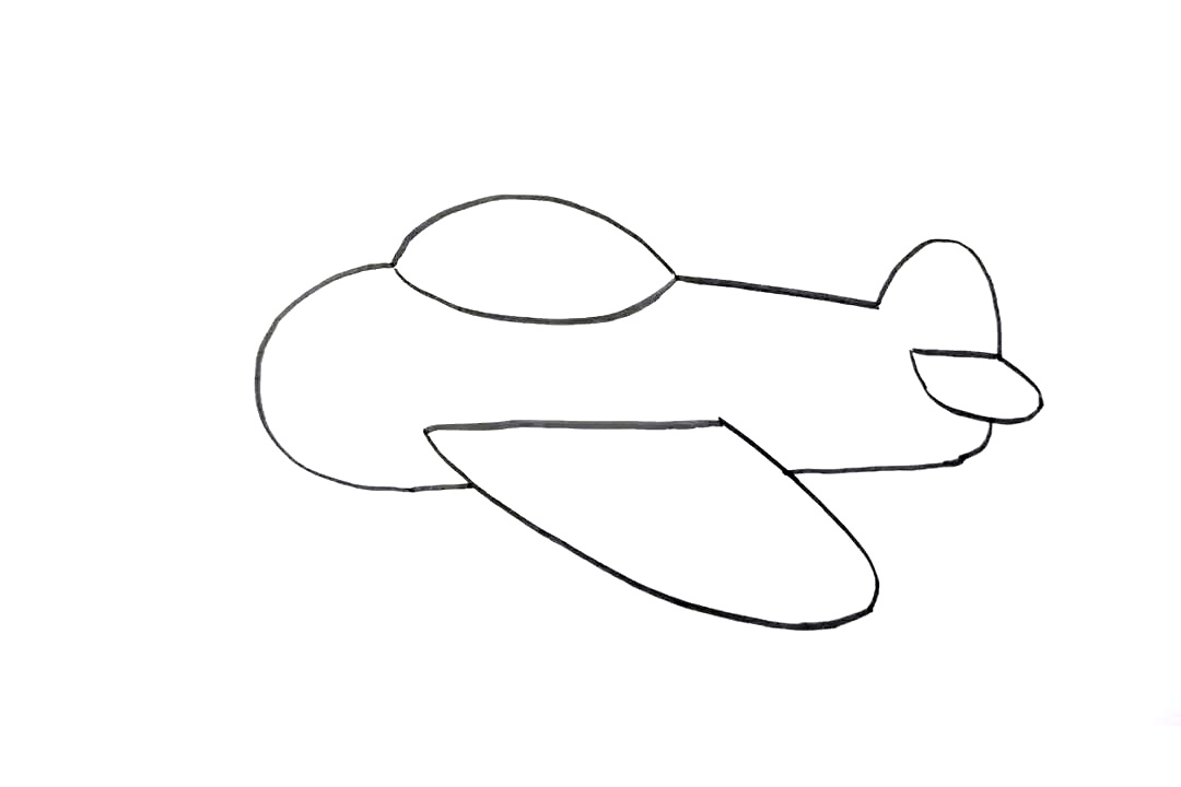 步骤4：然后我们在缺口上画出机翼。