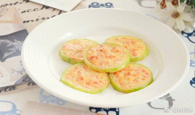 营养丰富、造型可爱的西葫芦虾饼做好了。