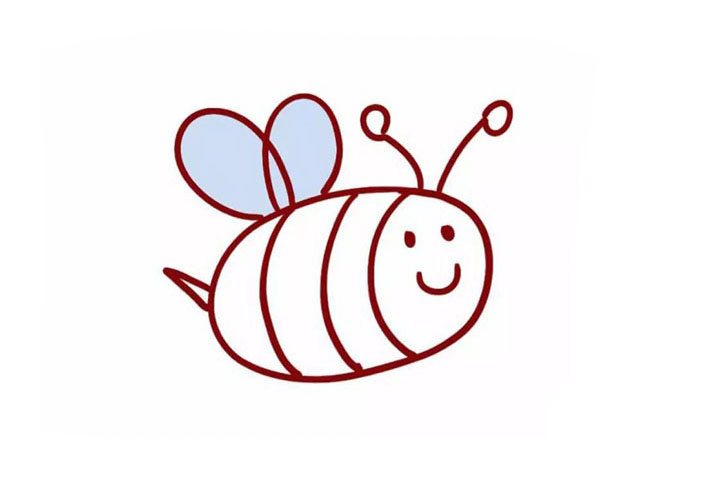 步骤7：接下来开始给小蜜蜂上颜色了， 翅膀涂上很淡很淡的蓝色， 这样翅膀会有一种透明的感觉。