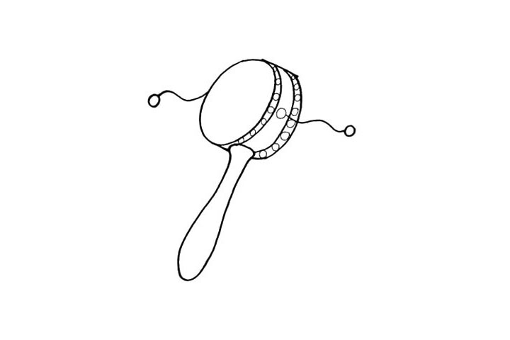 步骤6：着在两边画上拨浪鼓的小鼓槌。