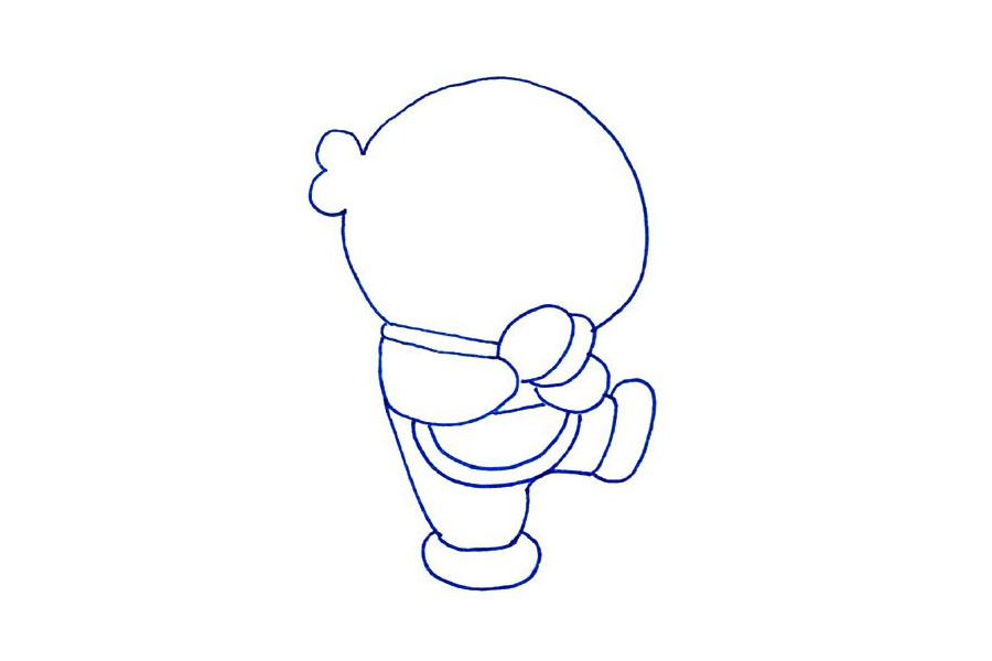 步骤5：画哆啦A梦肚子前的包。