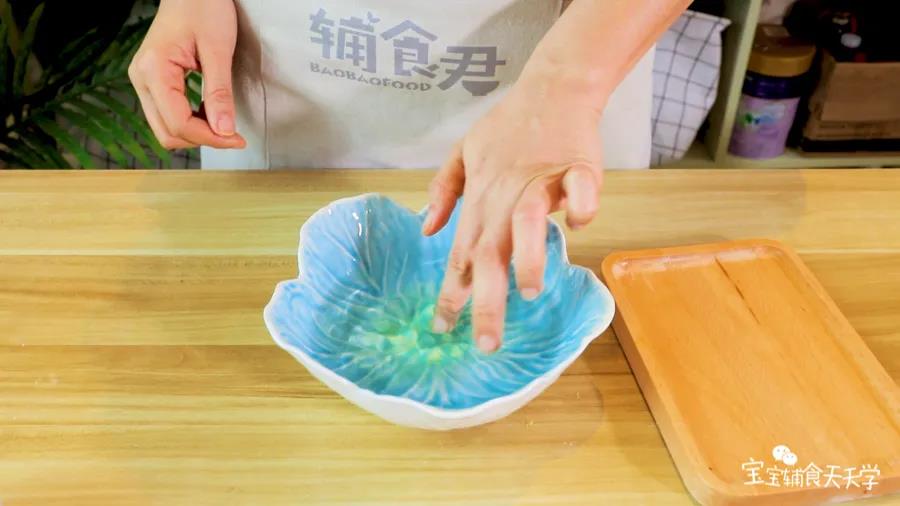 第2步：吉利丁片冷水浸泡变软