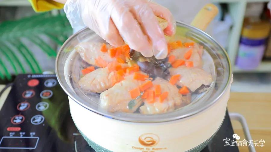 蒸汽上锅后，蒸15分钟左右即可  视乎鸡翅的大小可以调整蒸煮的时间噢