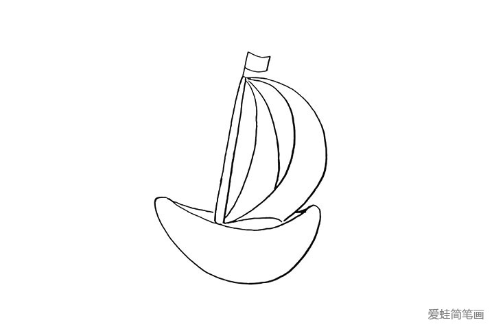 步骤4：然后画出船身.像一个弯弯的月亮。