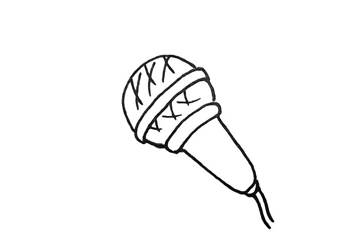 步骤6：用交叉的线条装饰一下话筒的顶部。