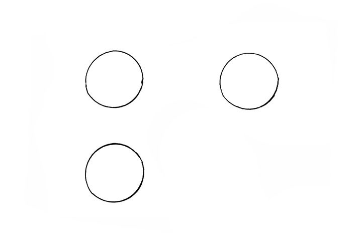 步骤1：首先画出三个相同的圆形。
