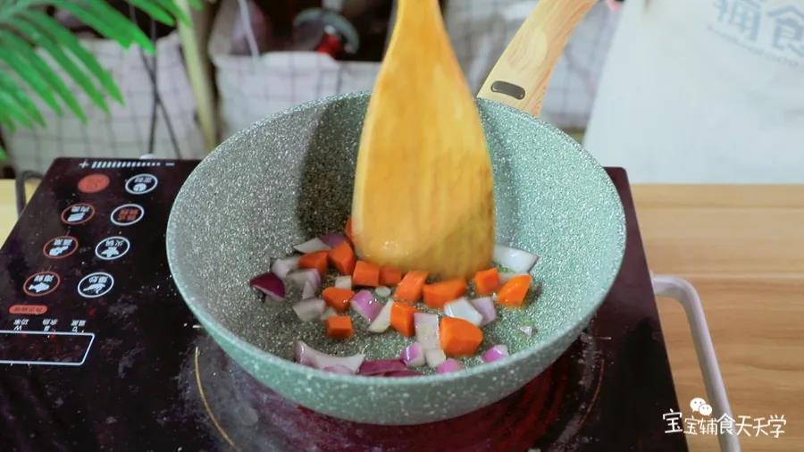 放入锅里炒熟，倒出备用