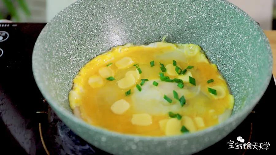 撒入葱花、奶酪片