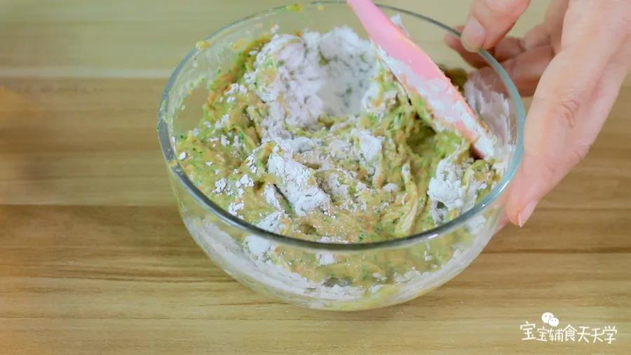 第5步：倒出肉泥，加入玉米淀粉