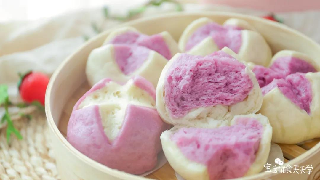 可爱清新的双色花朵造型，改变了日常的沉闷，当早餐和下午茶都是一份让人心情愉悦的点心哦，而且能吸引宝宝的兴趣，感受到妈妈双手的魔法力量哦。看着宝宝胃口大开的样子，作为妈妈真的超级满足哈哈。