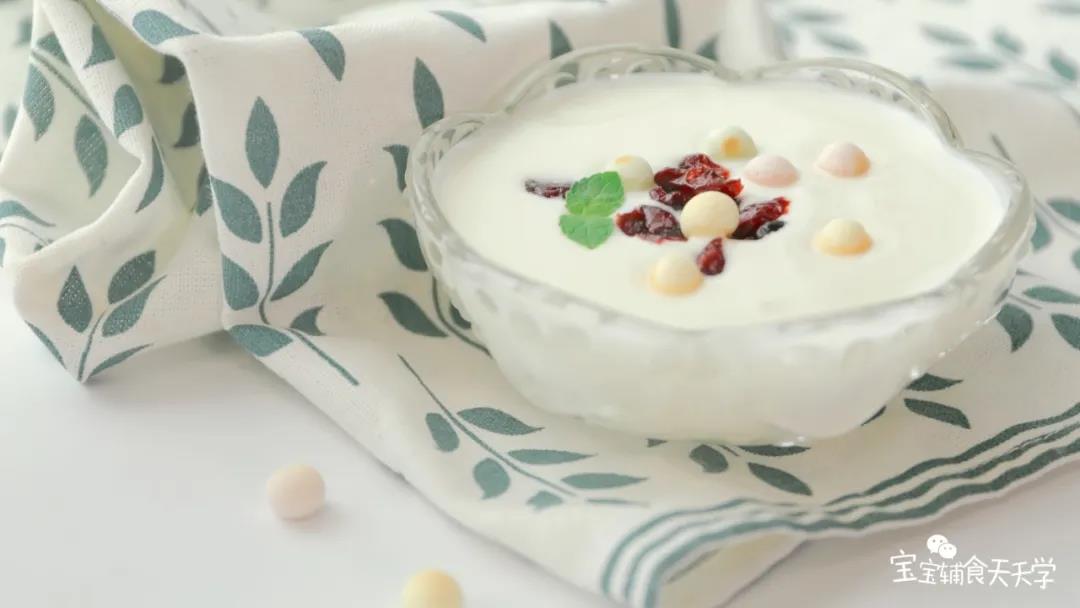 第6步：自己做酸奶原来这么简单！材料都丢进面包机，然后就可以乖乖等喝了。