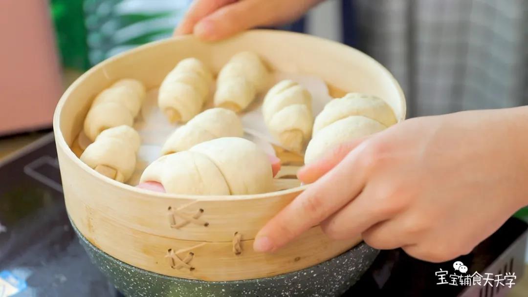 第10步：水开后放入，中火蒸15分钟后关火焖5分钟