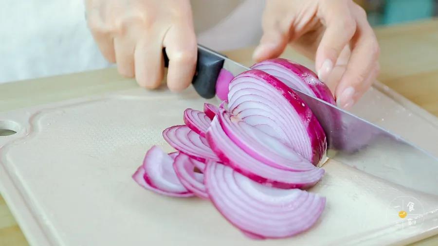 第3步：洋葱切丝
