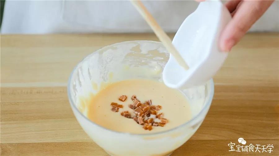 山楂倒入面糊拌匀