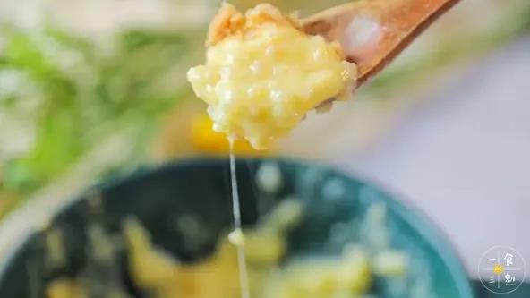 趁热勺起，还有拉丝。