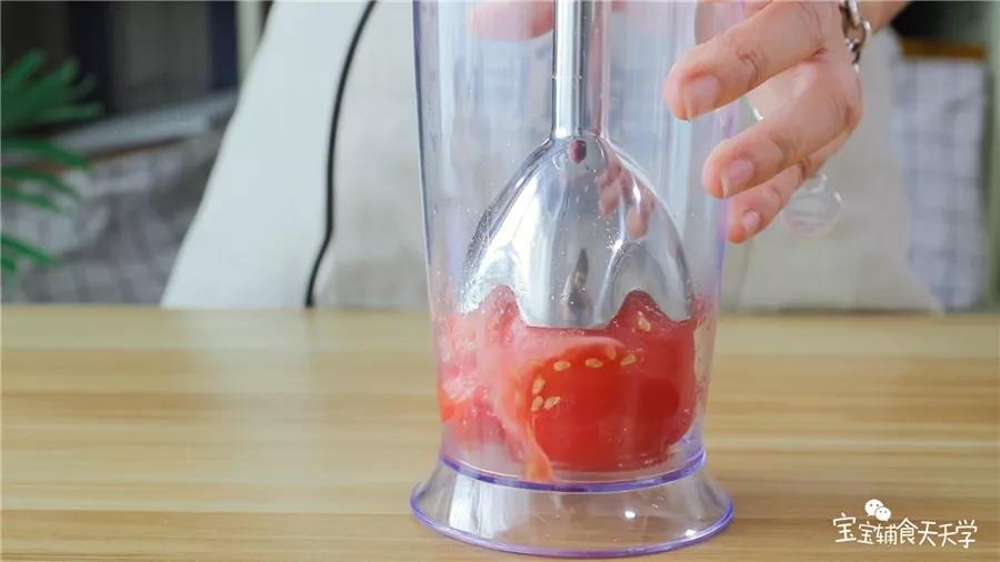 用搅拌棒打成泥