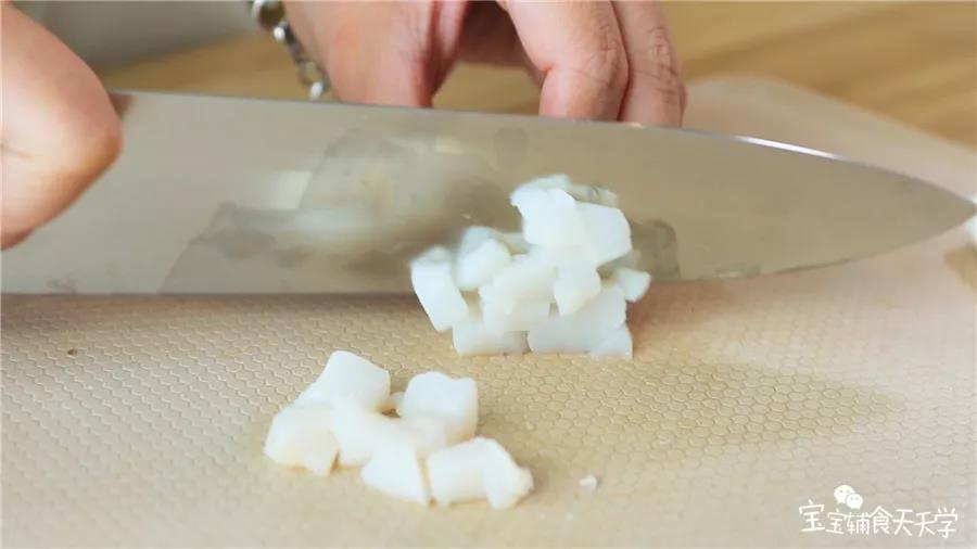第2步：贝柱切粒