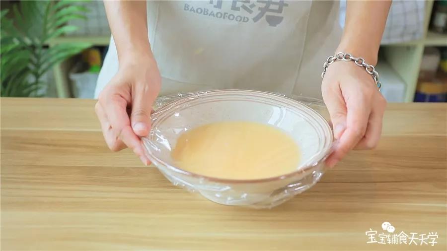 第8步：盖上耐高温保鲜膜