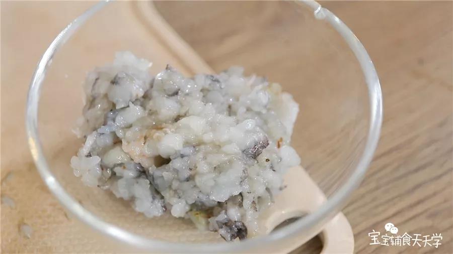 第2步：虾肉剁碎